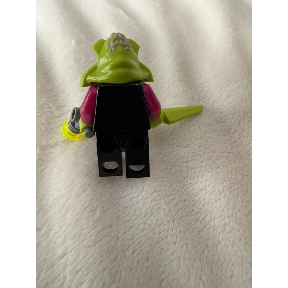 LEGO Galaxy Squad Alien Trooper Minifigure Lime Green Magenta Space Soldier